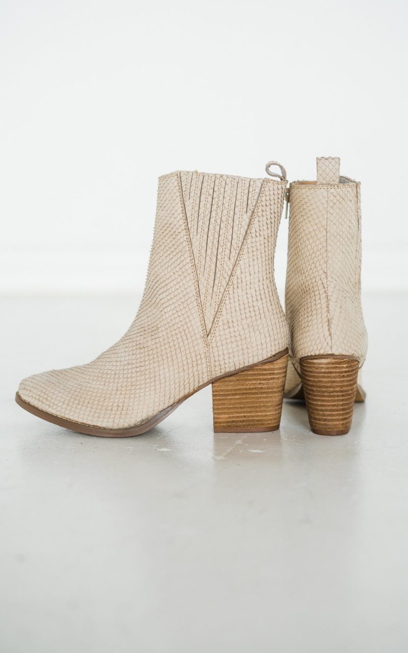 Taris Ankle Boot in Cream - Image 3