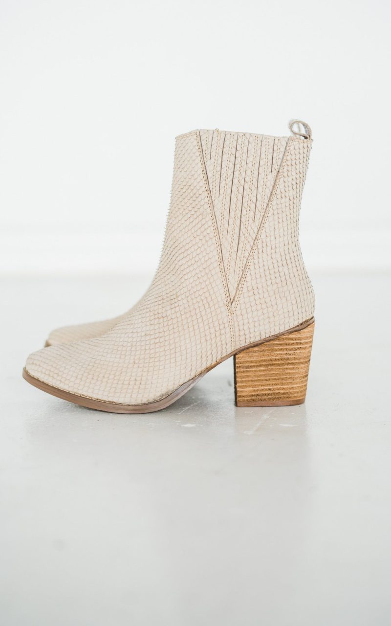 Taris Ankle Boot in Cream - Image 4