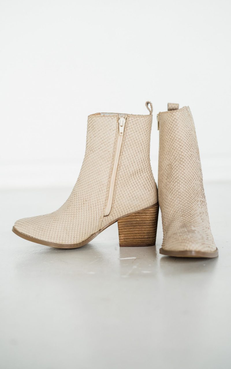 Taris Ankle Boot in Cream - Image 5