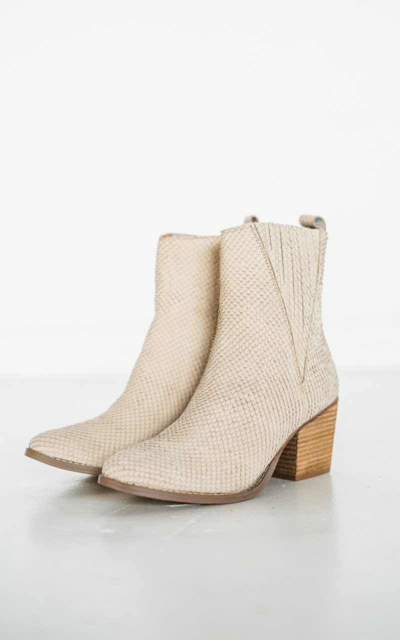 Taris Ankle Boot in Cream - Image 7